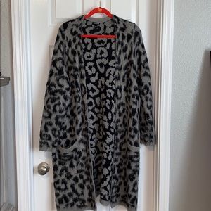 Torrid sz 2 gray leopard print fuzzy sweater